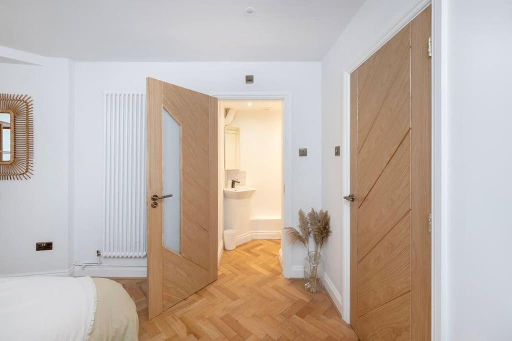 Spacious Apartment - 5 Minutes Walk To Bath Abbey 外观 照片