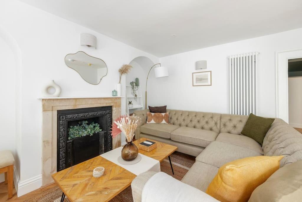 Spacious Apartment - 5 Minutes Walk To Bath Abbey 外观 照片
