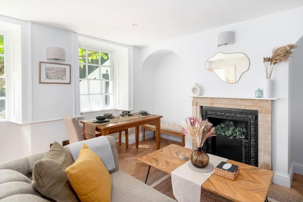 Spacious Apartment - 5 Minutes Walk To Bath Abbey 外观 照片