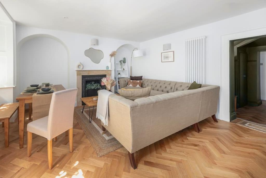 Spacious Apartment - 5 Minutes Walk To Bath Abbey 外观 照片